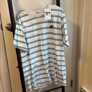 New Mens XL Nike Men's White T-Shirt with Green Stripes